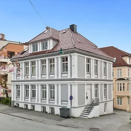 By Bryggen - Bright Family For 8 *